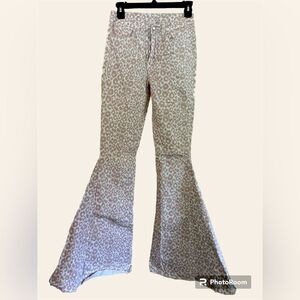 Leopard print flare / bell-bottom jeans